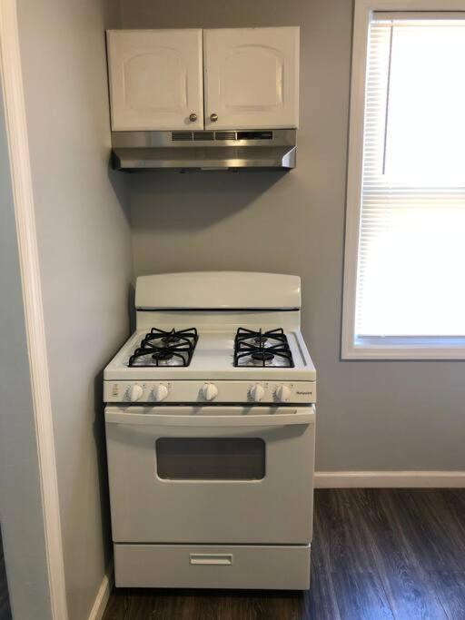 Private 2-Bedroom With Free Parking And Direct Bus To Nyc Manhattan Only 2 Blocks Away Linden Bagian luar foto